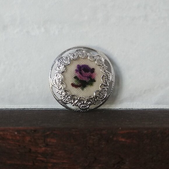 Petit Point intricate silver brooch pin with purple flower rose - Picture 1 of 6